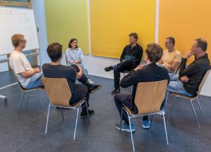 Menschen in einer Therapiestunde - Therapiezentrum Brückle